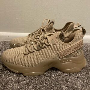 ⚫️Steve Madden Women's Maxima Sneaker